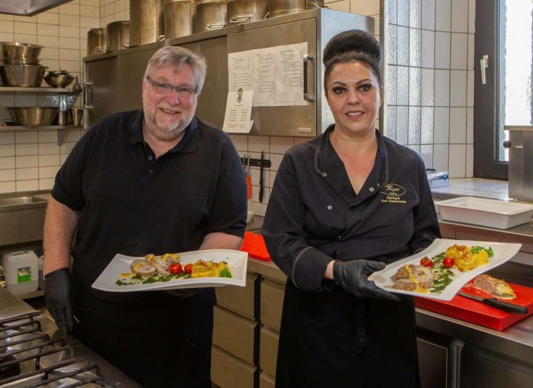 Mit Csilla Schäfer und Roland Luithle am Herd